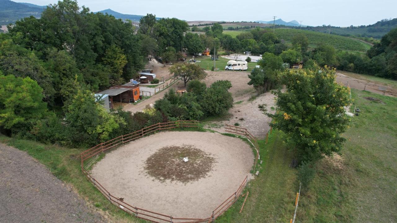 Caravan On Ranch Trebivlice Exterior foto